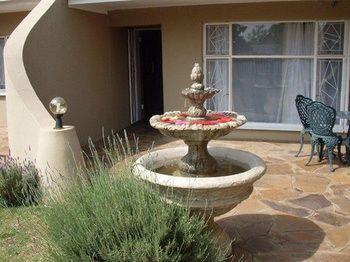 Magrietjie Guest Home Ntlo Ya Baeti Bloemfontein Exterior photo